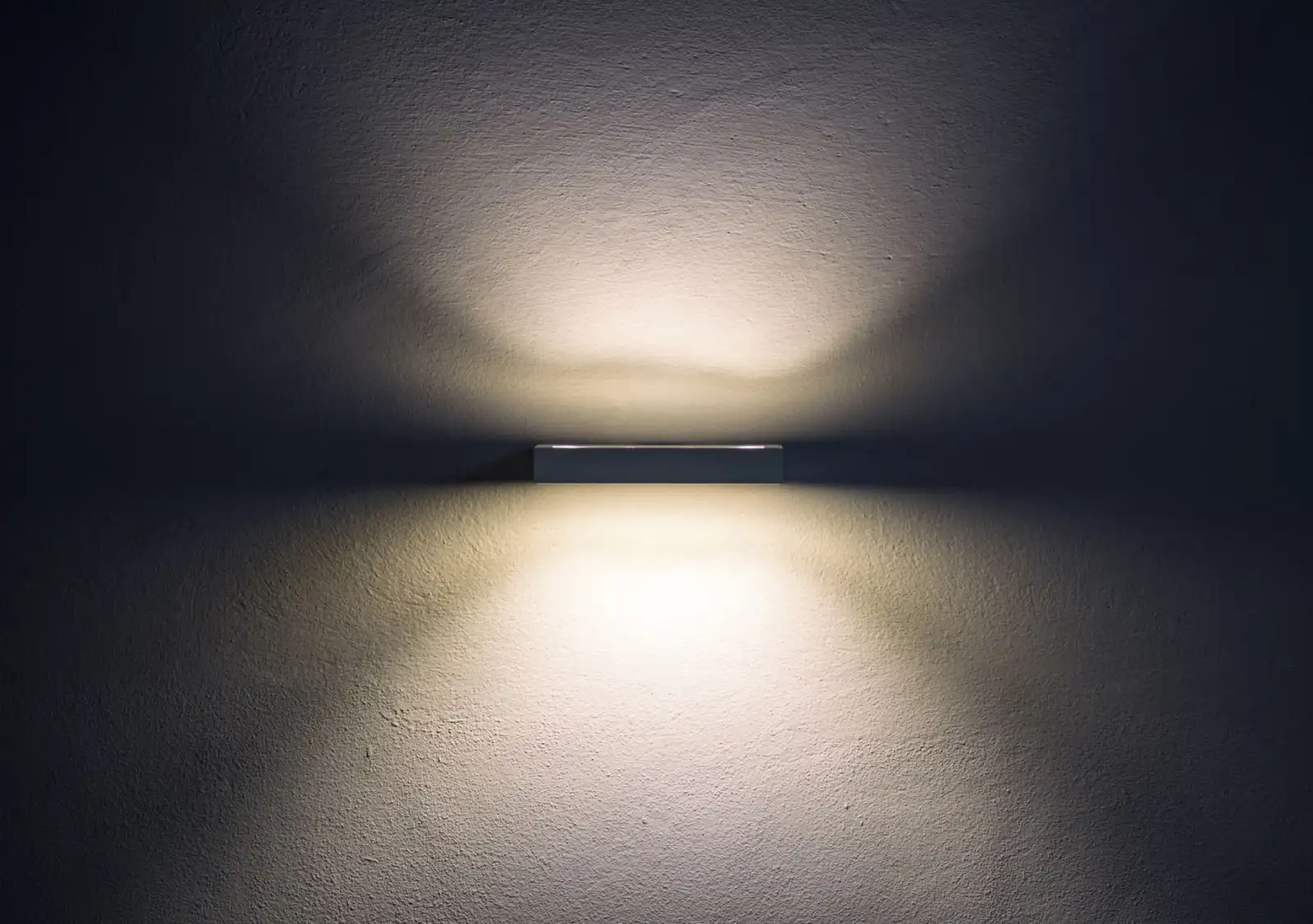 金伯侯蓄电池与电池柜配套方案：保障电力稳定的关键组合