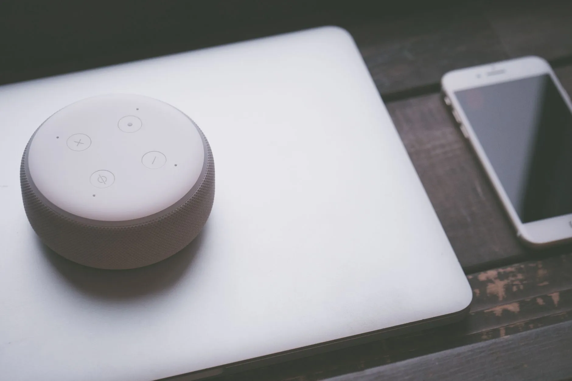 机房后备电源系统建设：电池柜与稳压器的协同配置技术探讨
